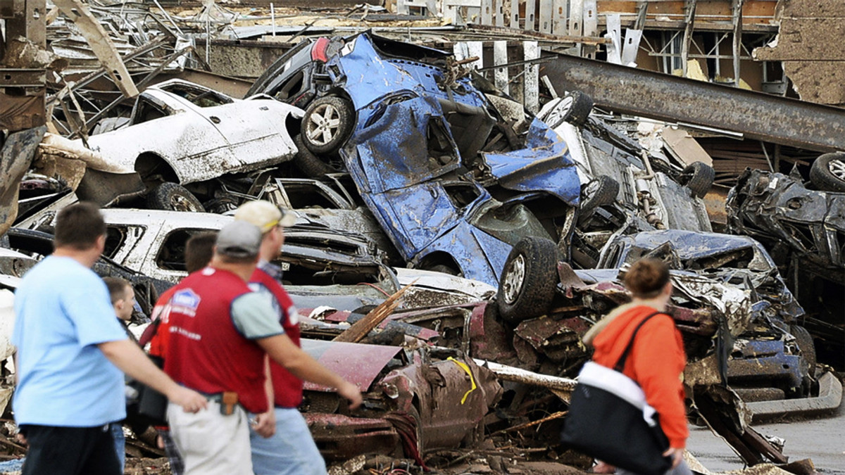 Кількість жертв торнадо в США вже перевищила 90 осіб - фото 1