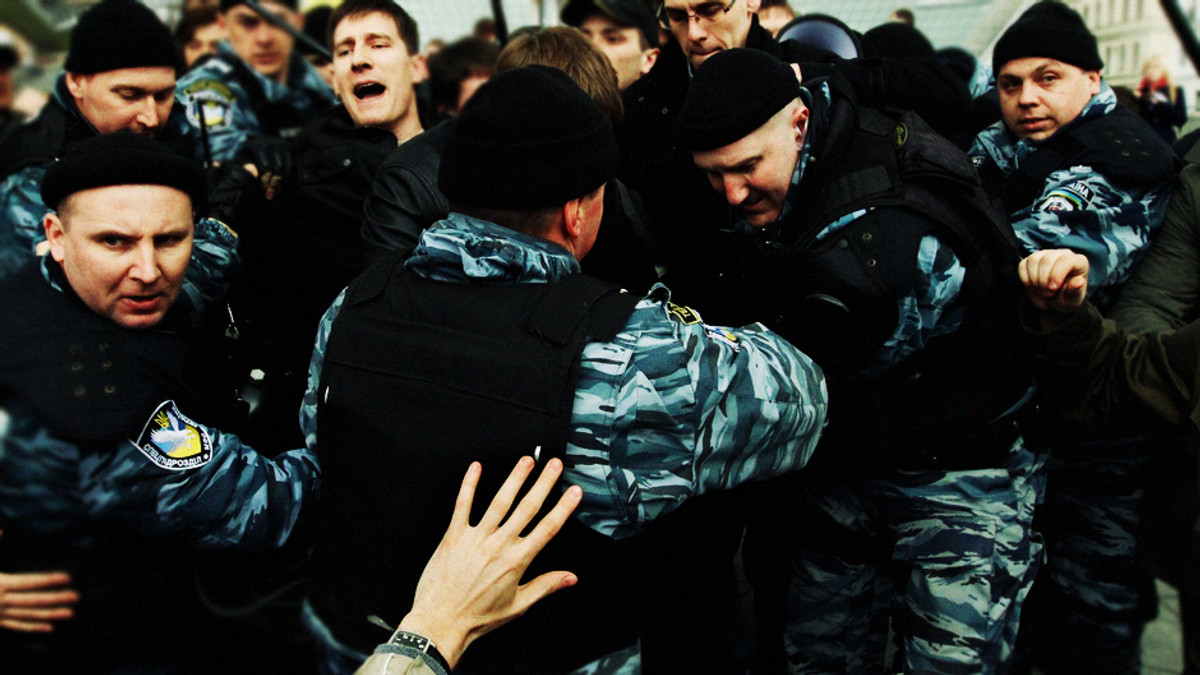 Беркут розігнав врадіївських активістів на Майдані - фото 1