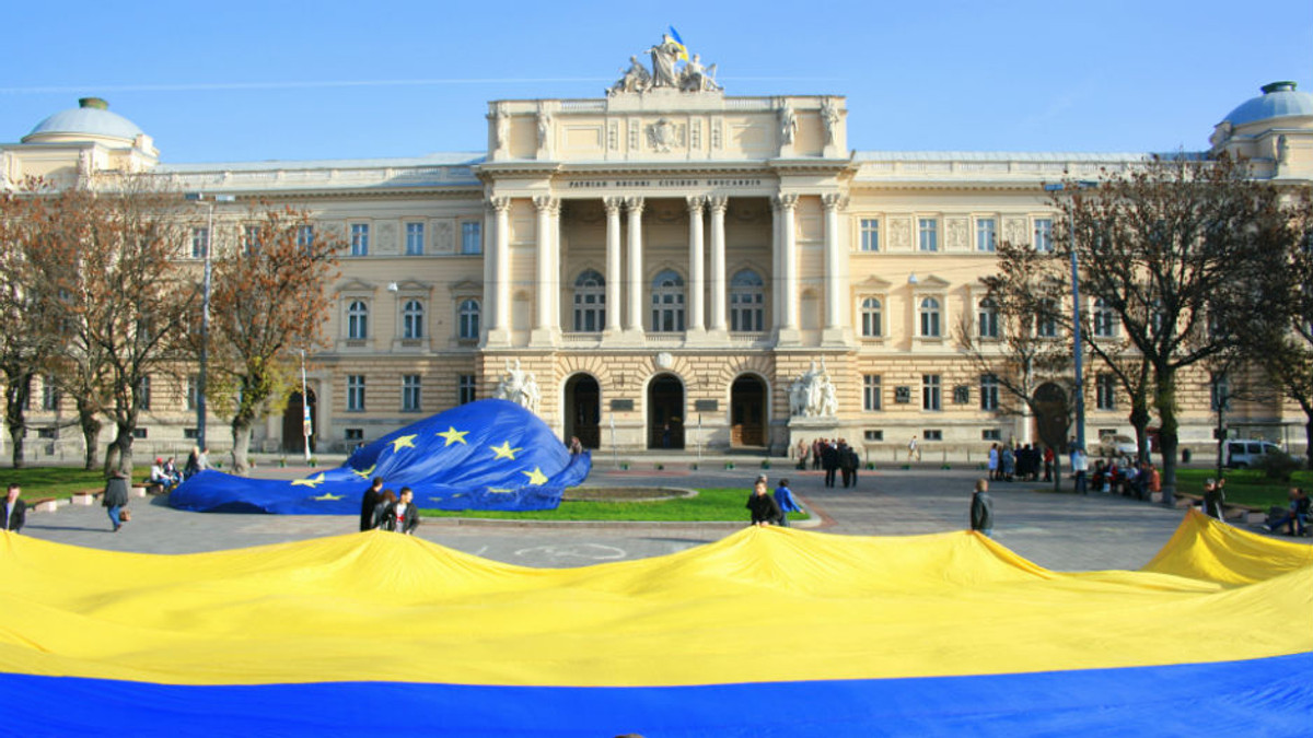 Львів активно протестує проти припинення євроінтеграції - фото 1