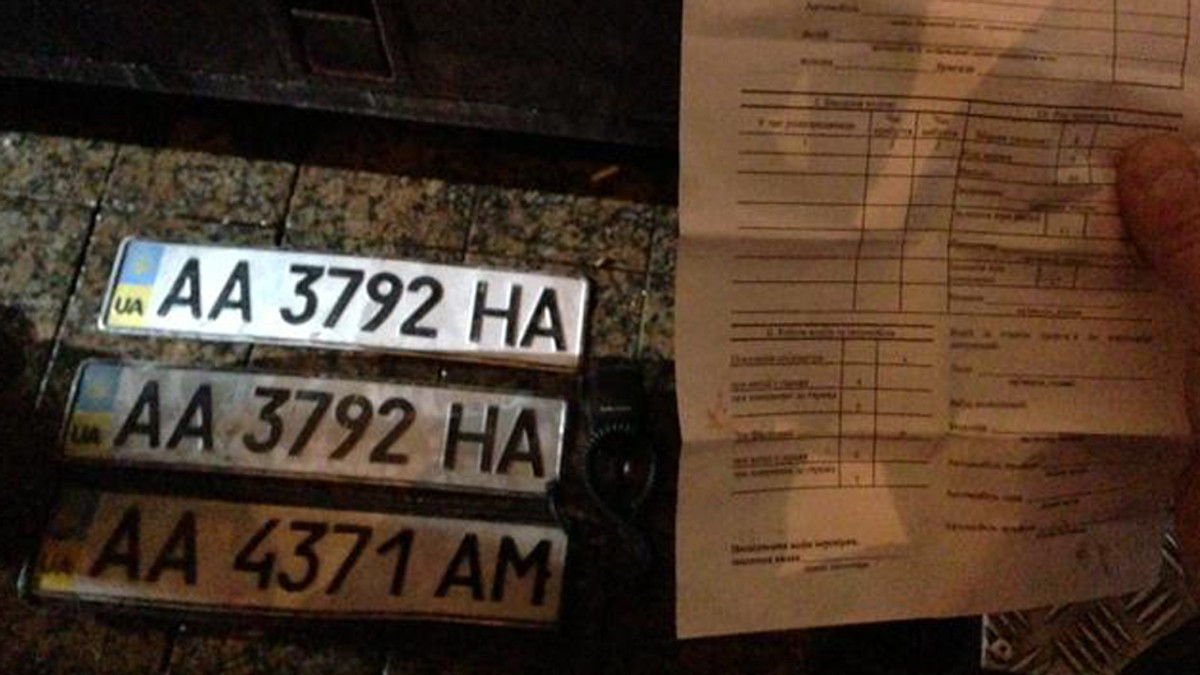 На Євромайдані виявили авто з прослушкою. ВІДЕО - фото 1