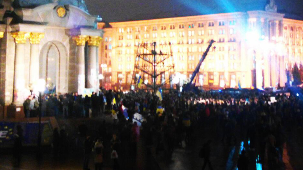 Минулої ночі у Києві мітингували понад 16 тисяч людей - фото 1