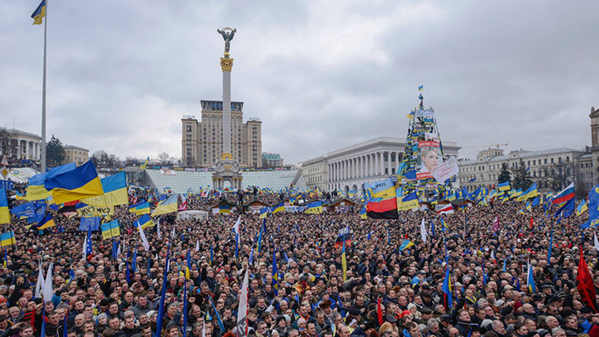 Майже всі українці стежать за Євромайданом - фото 1