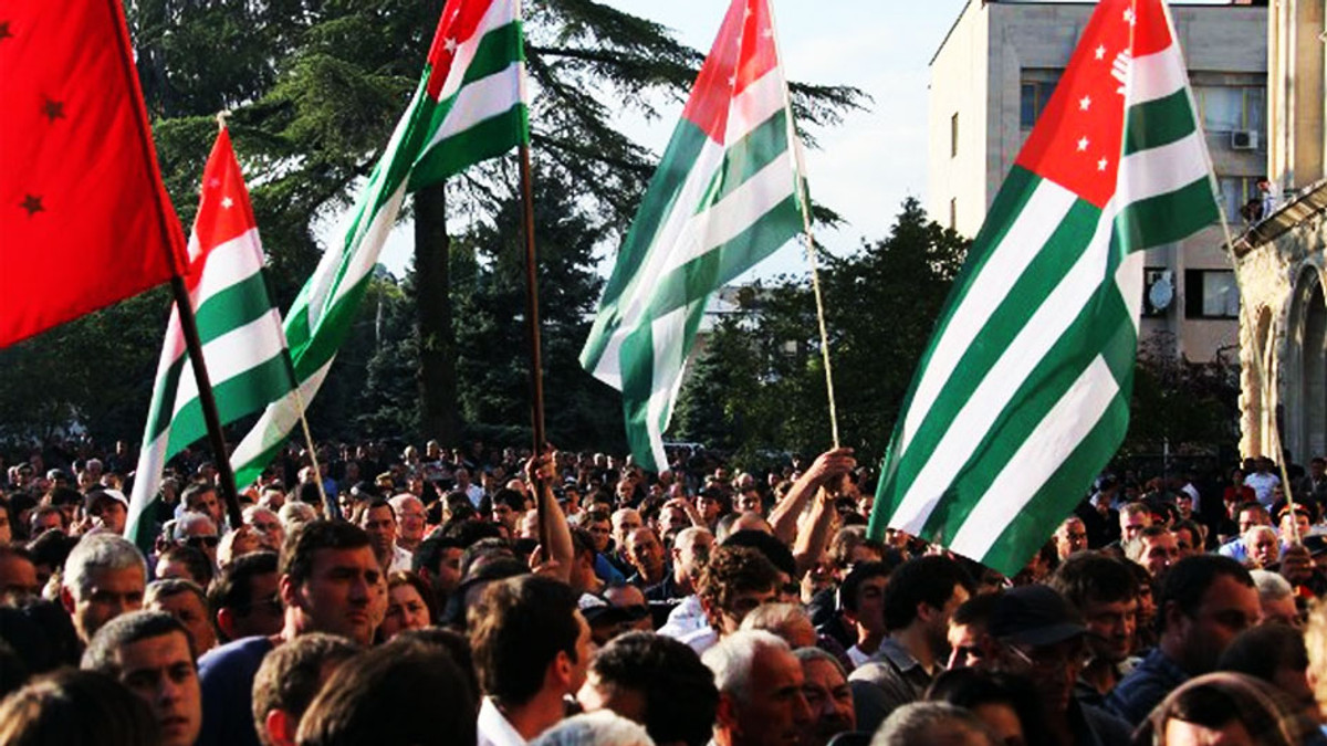 Опозиція Абхазії оголосила про створення Тимчасової народної ради - фото 1