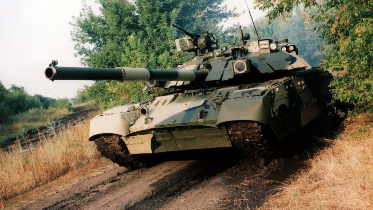 Російські танки у Торезі (Відео) - фото 1