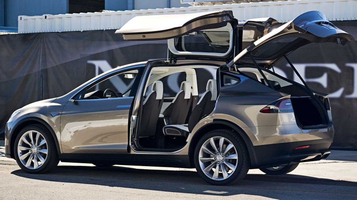 Tesla назвала дату випуску кросовера Model X - фото 1