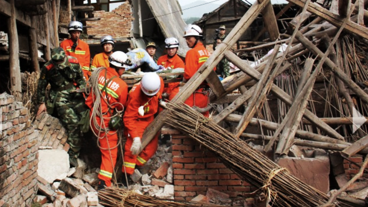 У Китаї стався сильний землетрус, 150 людей загинуло - фото 1