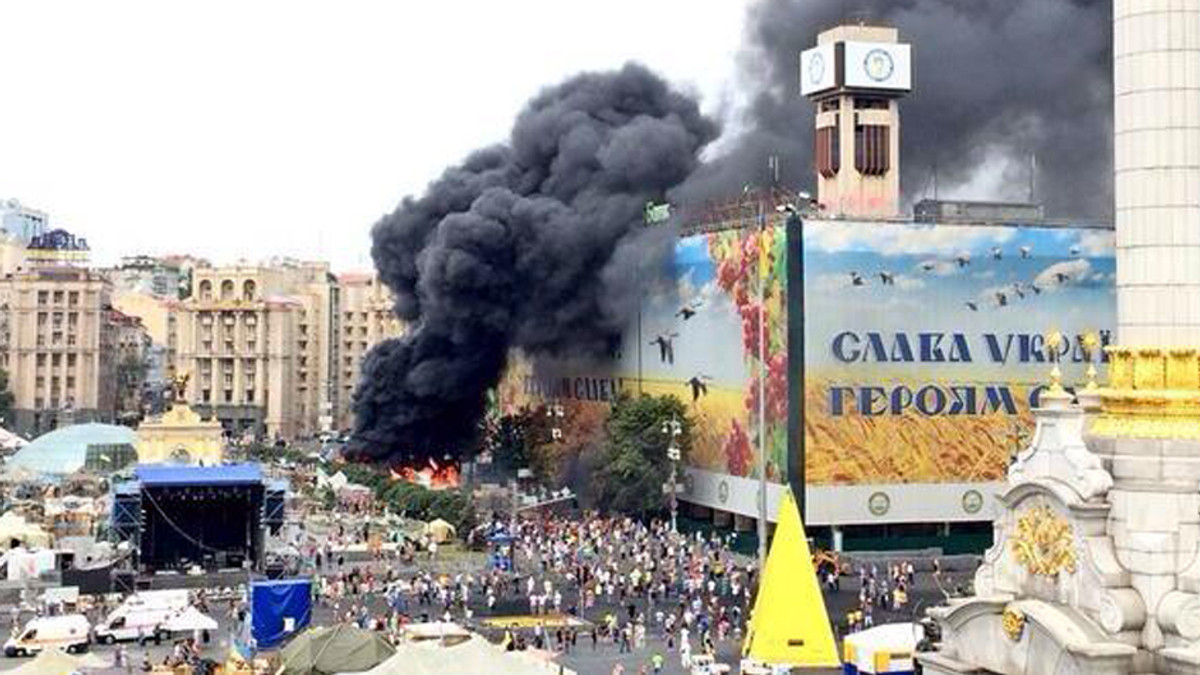 На Майдані горять намети, знайшли вибухівку (Фото) - фото 1