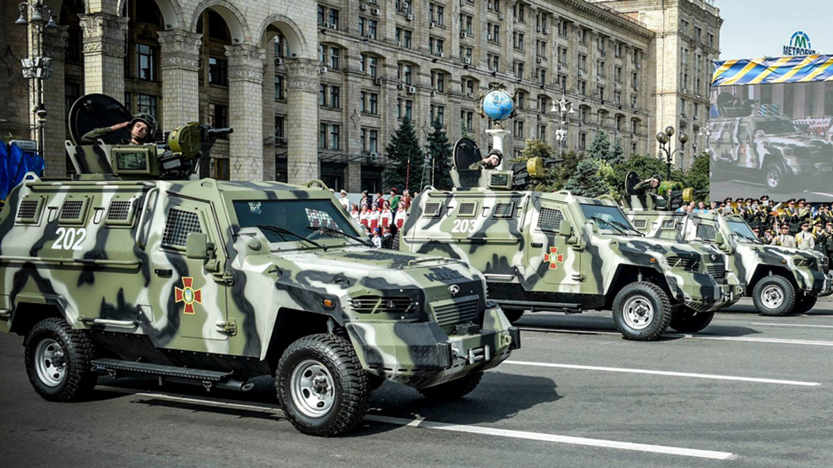 Техніку з військового параду до Дня Незалежності відправили на АТО - фото 1
