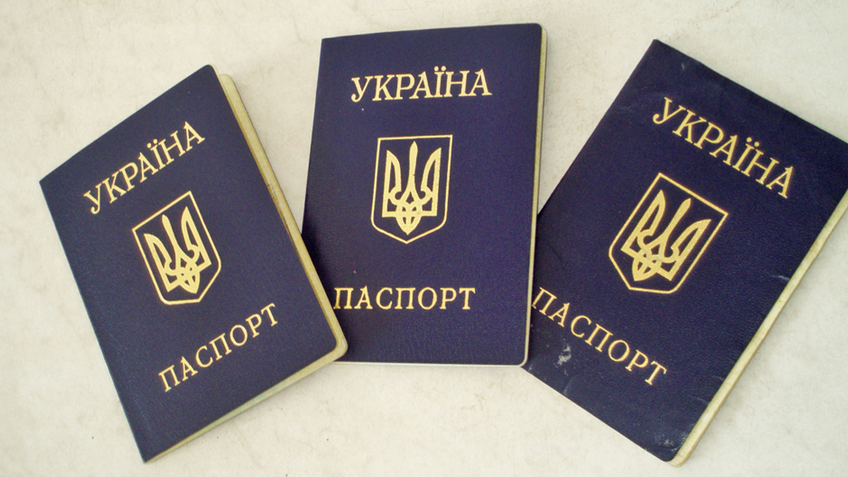 Українців можуть тимчасово позбавляти громадянства - фото 1