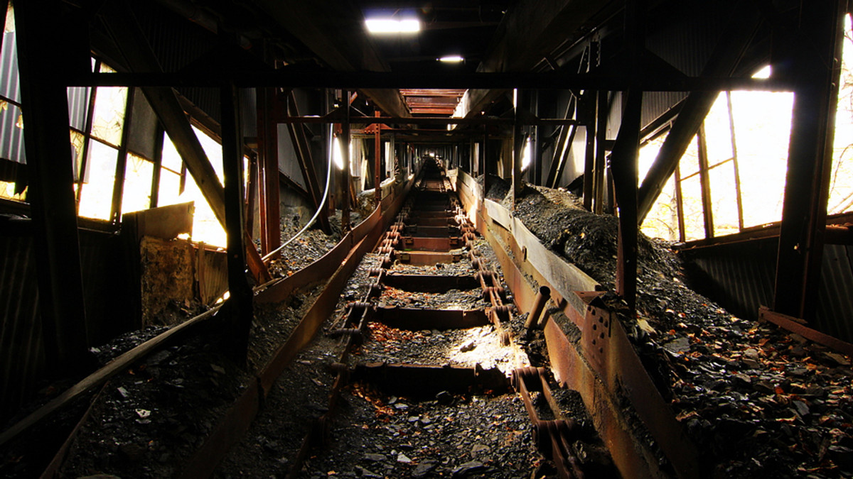 На Донбасі видобувають вугілля 24 з 93 шахт - фото 1
