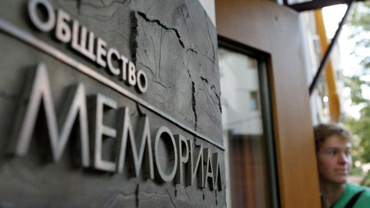 У РФ хочуть закрити організацію, яка визнала Савченко політв'язнем - фото 1