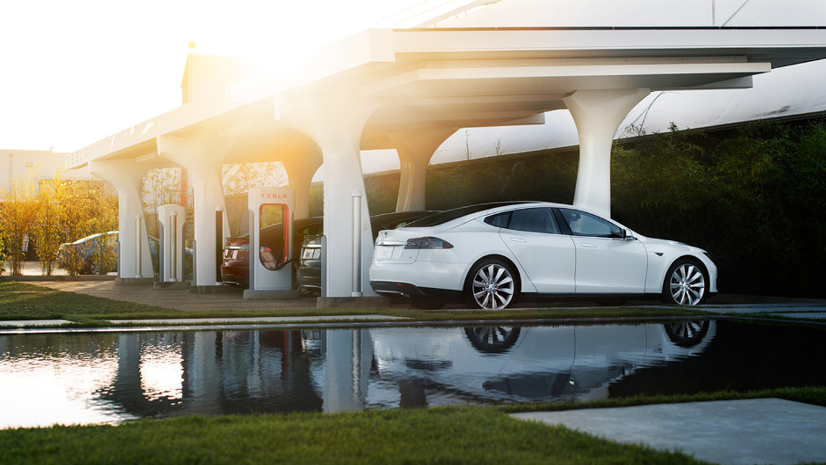 Tesla відкриє в Україні заправки Supercharger - фото 1
