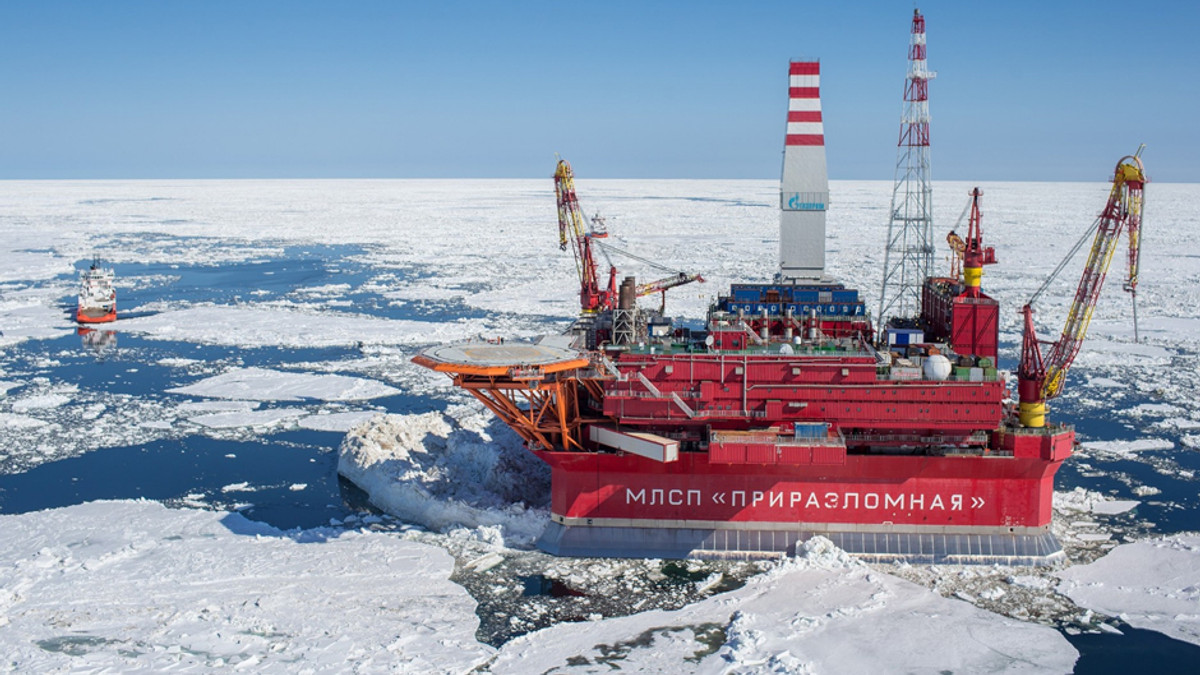 Через санкції видобуток нафти у Росії впаде на 3 мільйони барелів - фото 1