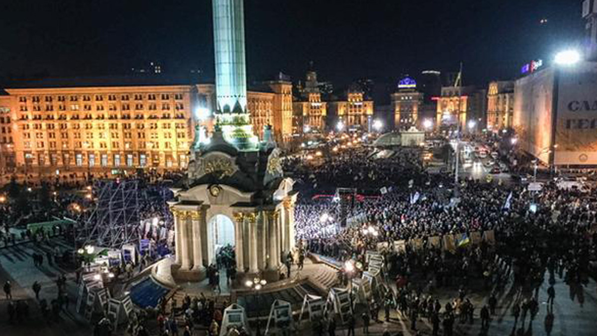 На Майдані зібралось близько 6 тисяч людей - фото 1