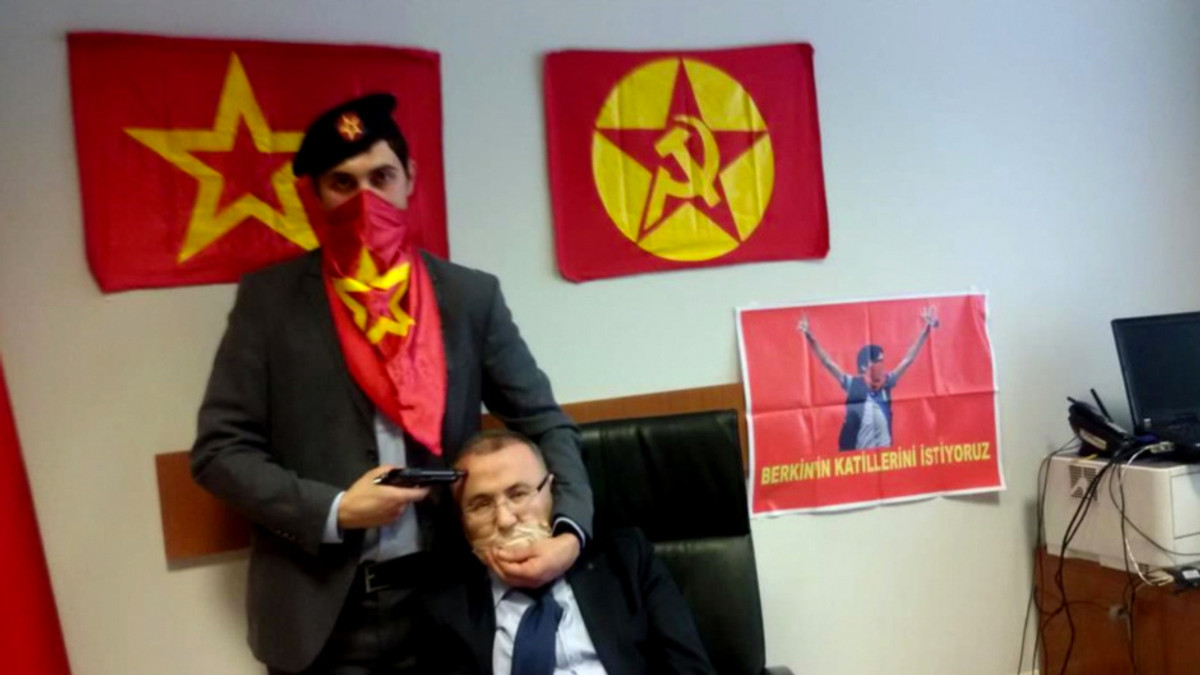 В Туреччині екстремісти захопили в заручники генпрокурора - фото 1