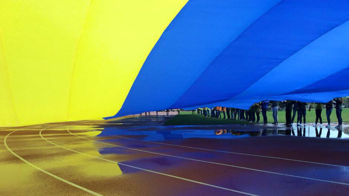 4 тисячі жителів Артемівська вийшли з прапорами України (Фото) - фото 1
