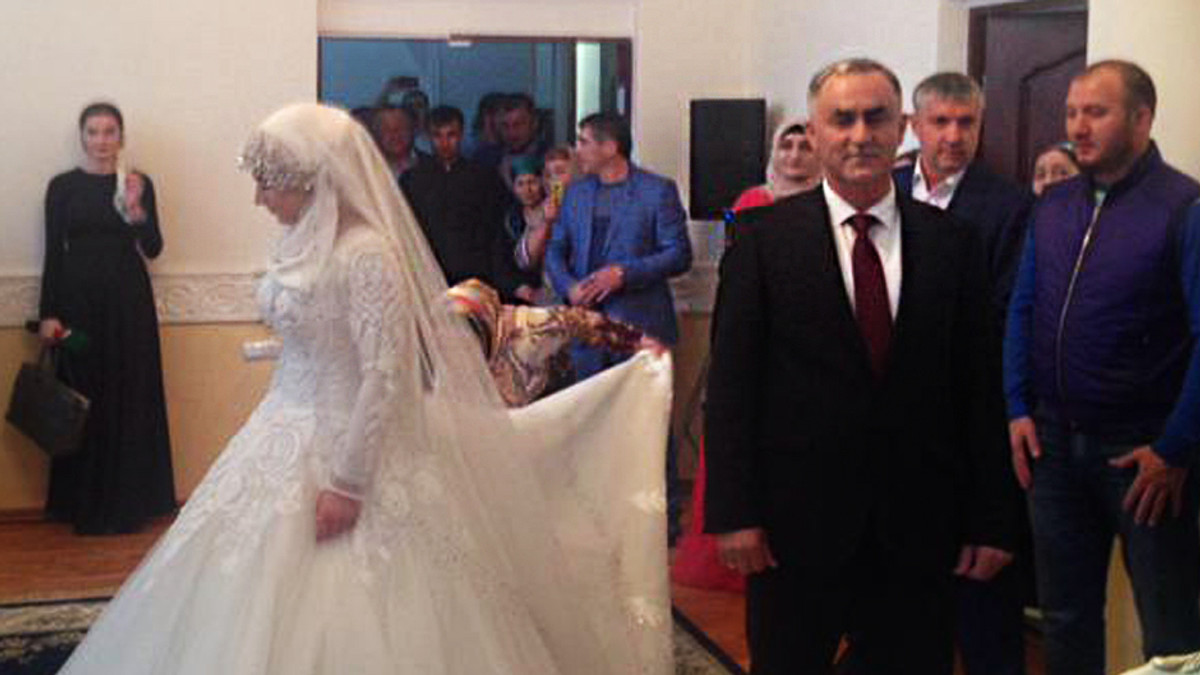 57-річний чеченець таки одружився на 17-літній дівчині - фото 1
