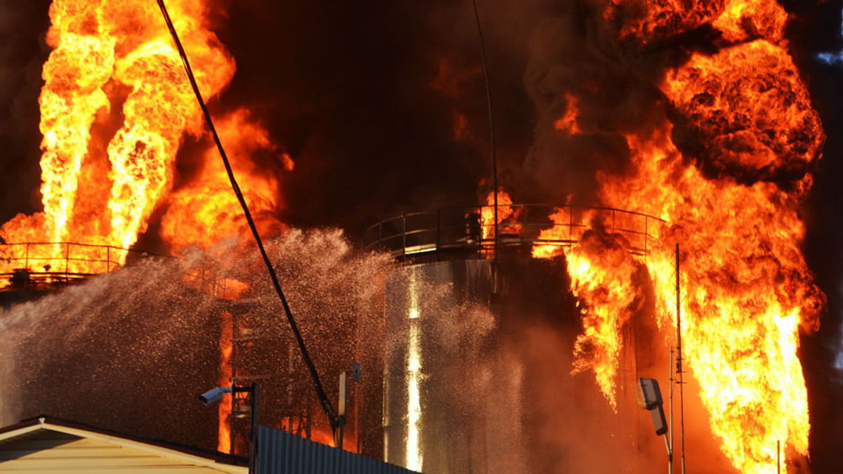 Уряд доручив виділити гроші на ліквідацію пожежі на Київщині - фото 1