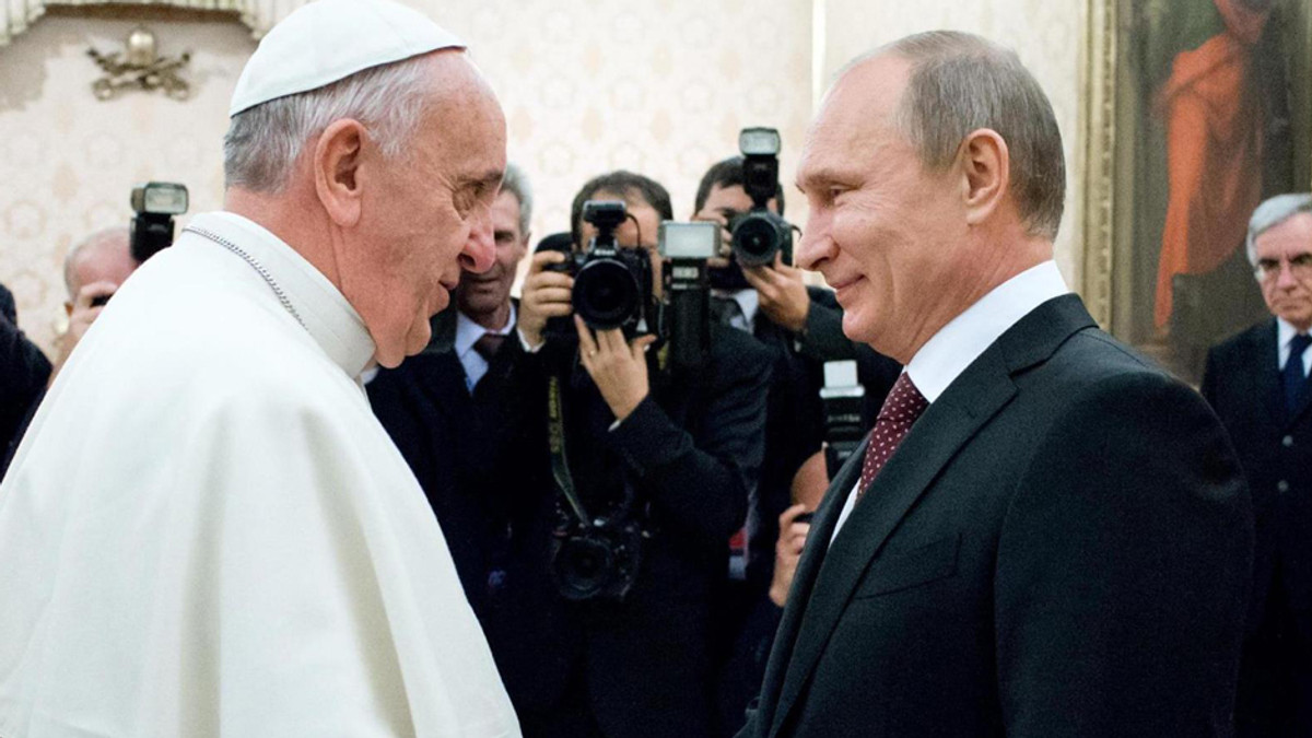 Папа Римський подарував Путіну медальйон з ангелом миру - фото 1