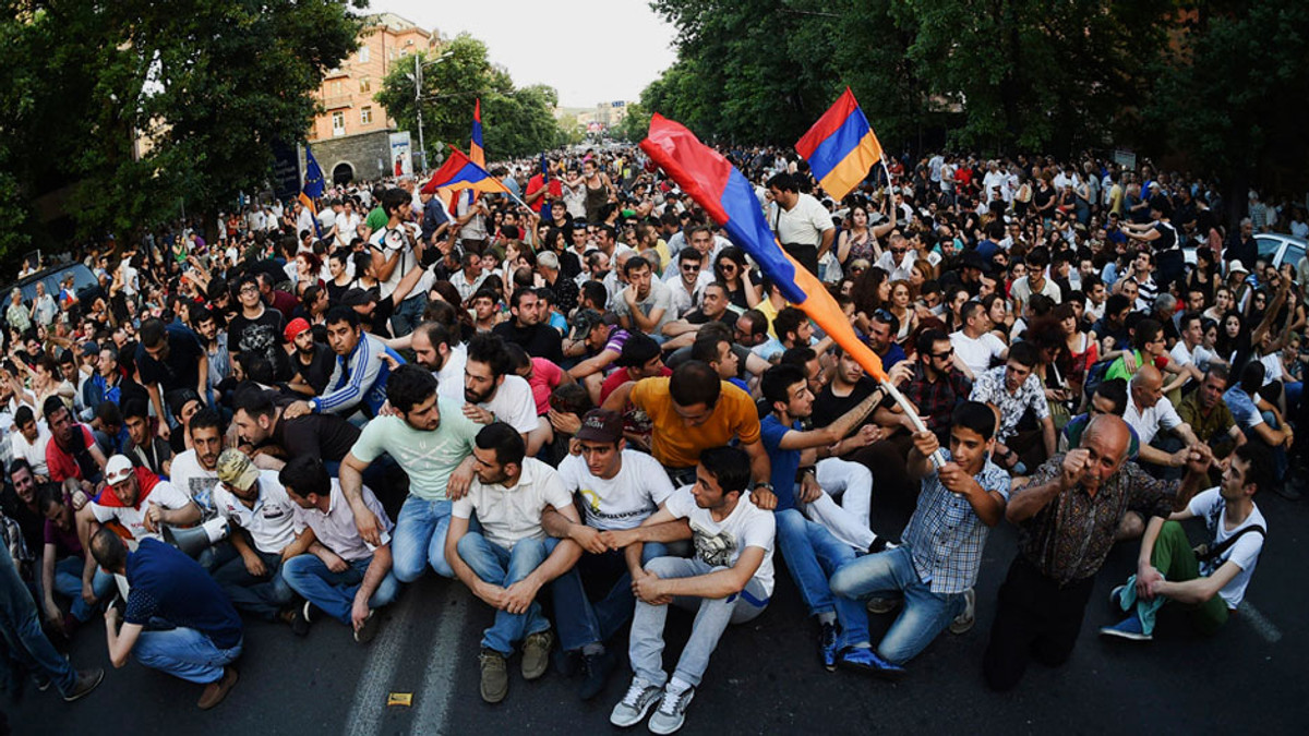 У Вірменії продовжуються протести - фото 1