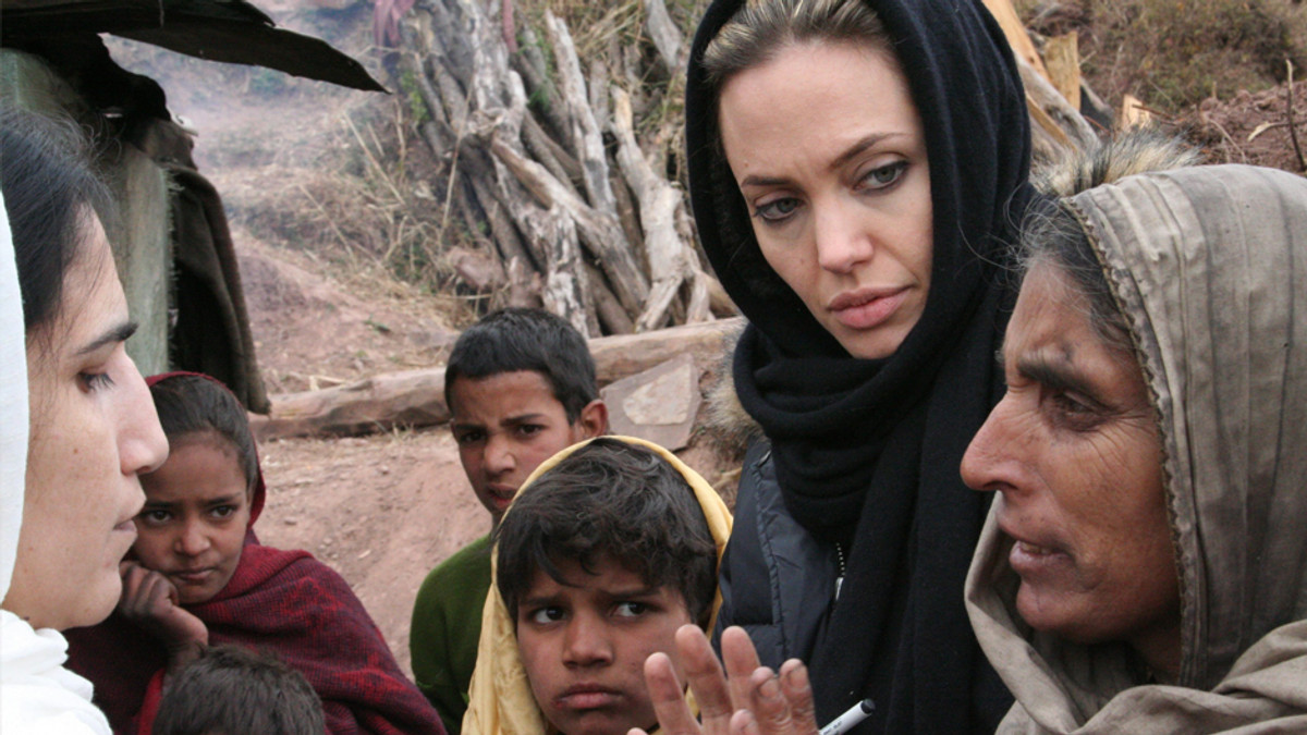 Анджеліна Джолі знімає фільм про геноцид в Камбоджі - фото 1