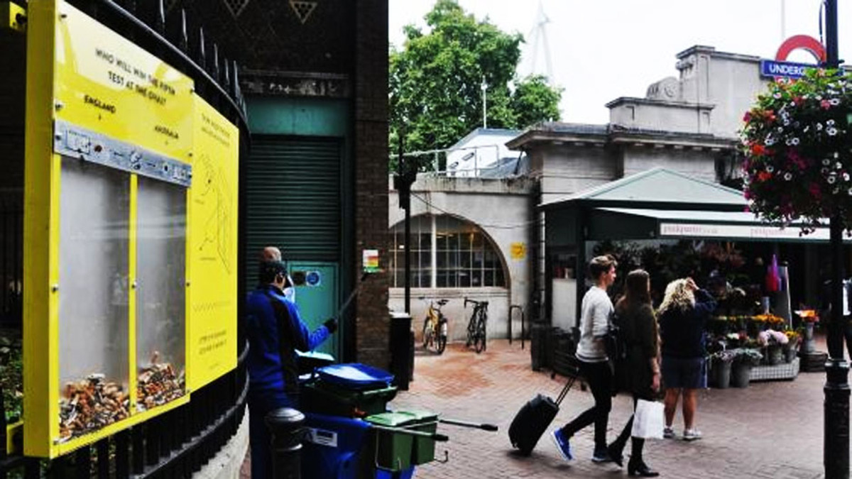 Мессі і Роналдо очищають від недопалків Лондон (Фото) - фото 1