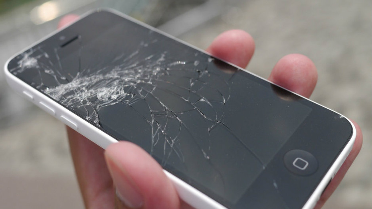 Apple почала міняти розбиті айфони на нові - фото 1