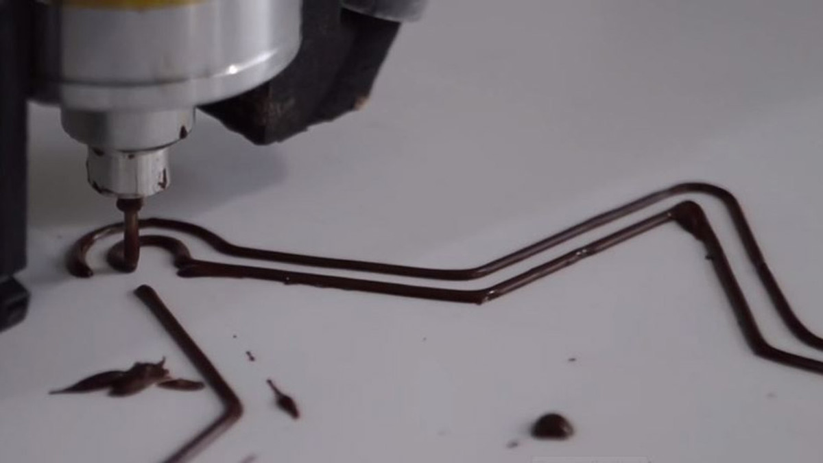 Дніпропетровець створив 3D-принтер, що друкує шоколадом - фото 1
