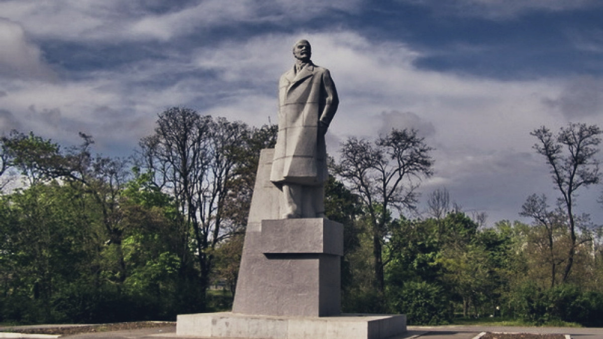 В Одесі таки демонтували останнього Леніна - фото 1