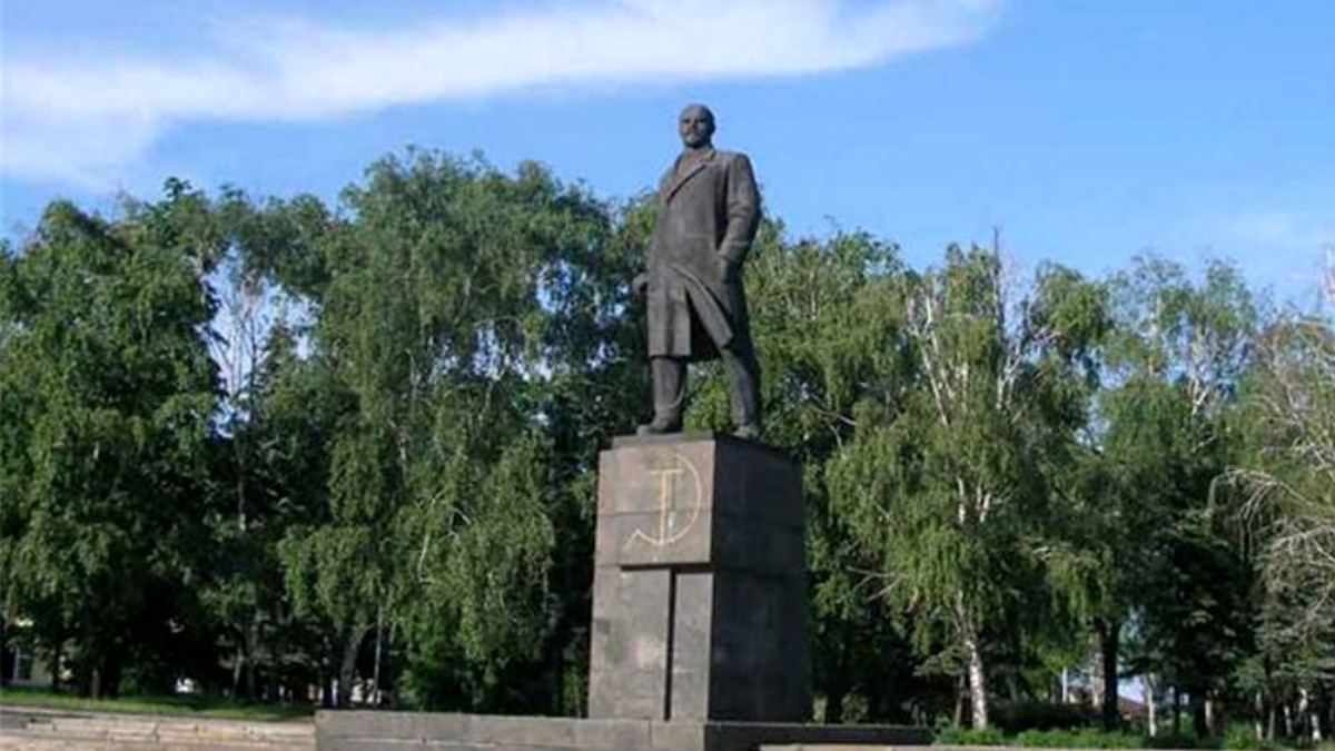 В окупованій Макіївці повалили Леніна - фото 1