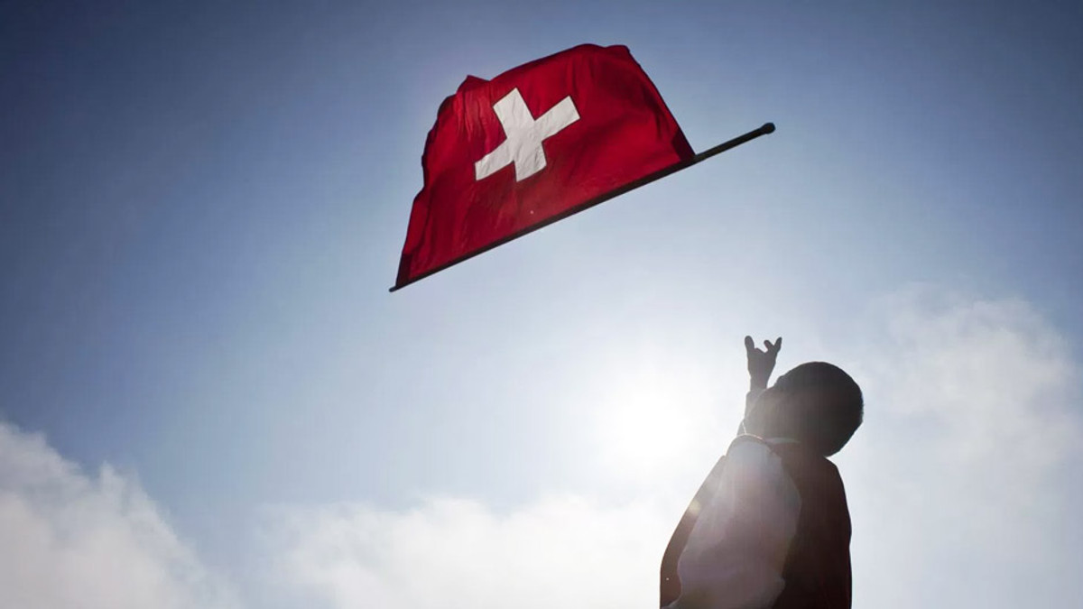 Швейцарці проголосували проти щомісячної виплати у €2260 - фото 1