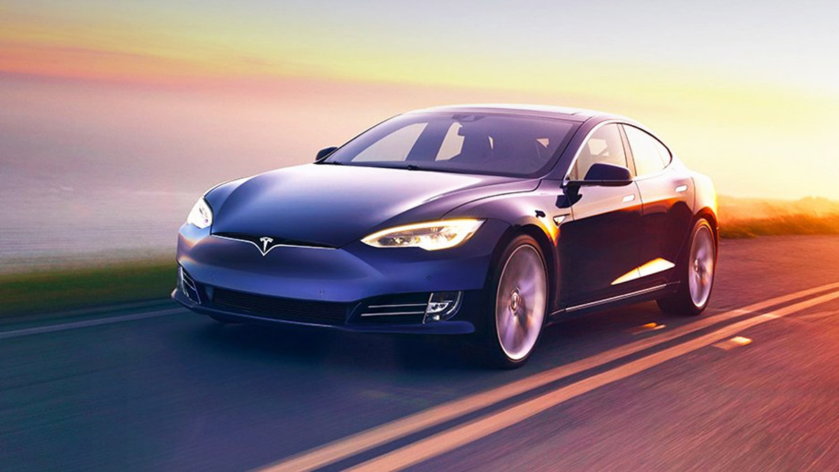 Tesla випустила 2 дешеві версії електрокара Model S - фото 1