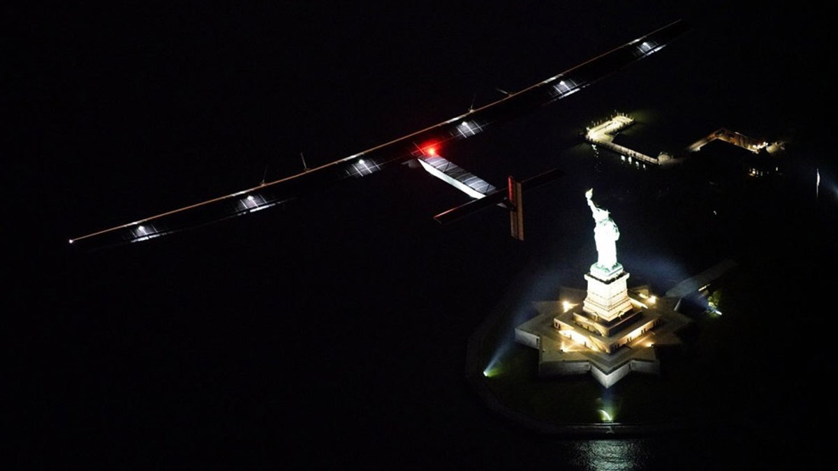 Літак на сонячних батареях долетів до Нью-Йорка - фото 1