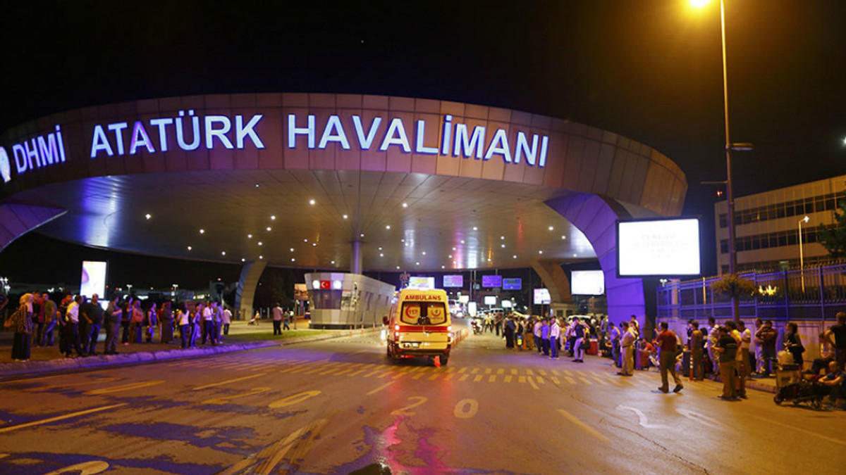 Теракт в аеропорту Стамбула: 147 поранених, 36 загиблих - фото 1
