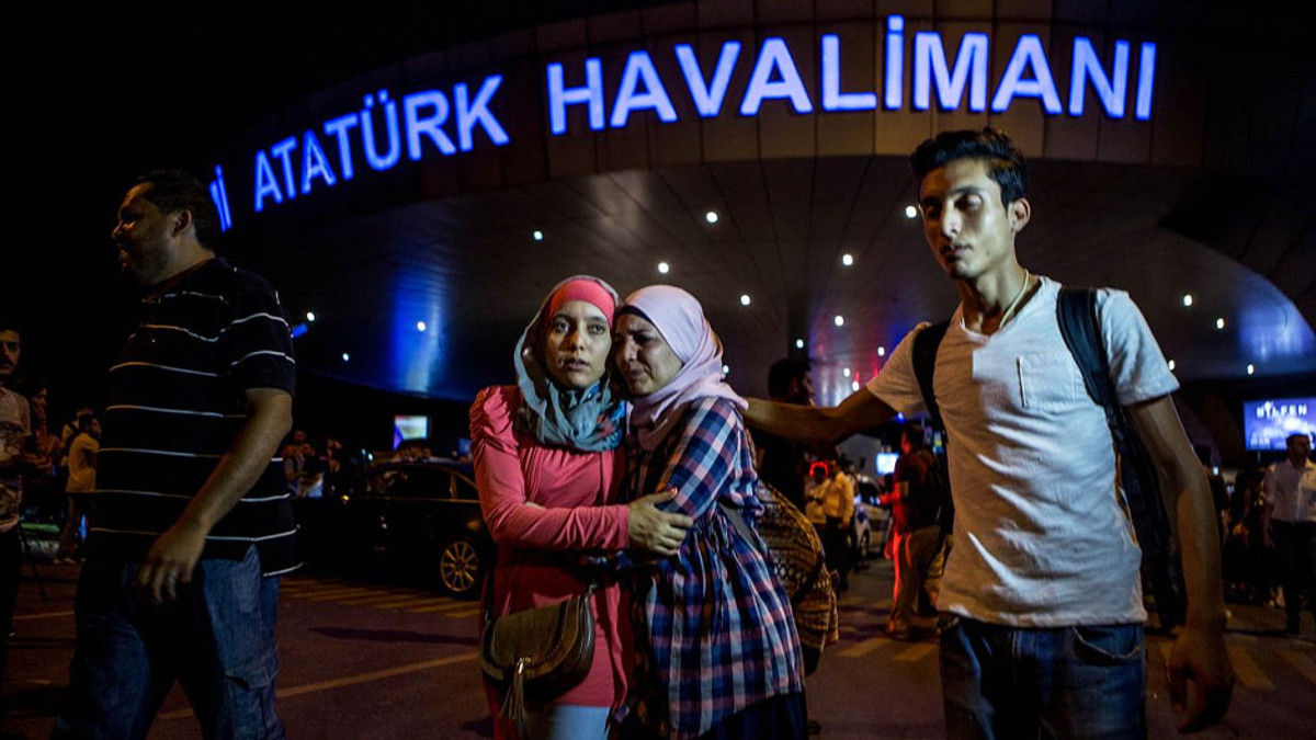 Знаменитості прокоментували теракт у Стамбулі - фото 1