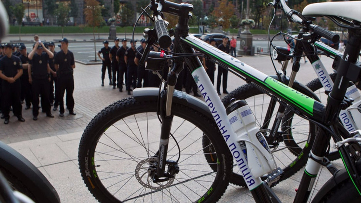 Патрульній поліції Києва передали 100 велосипедів - фото 1