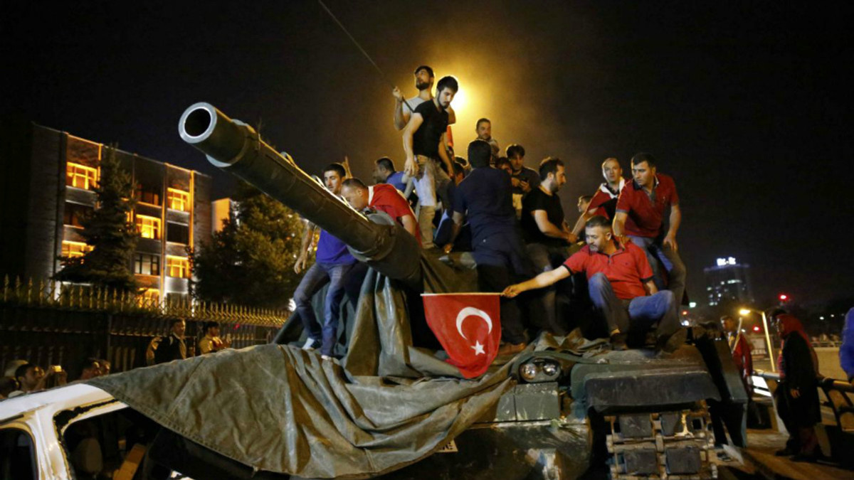 У Туреччині звільнили майже 3 тисяч суддів - фото 1