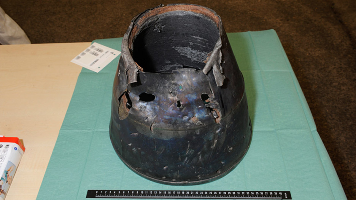 Слідчі показали фрагмент ракети від «Бука», що збив МН17 - фото 1