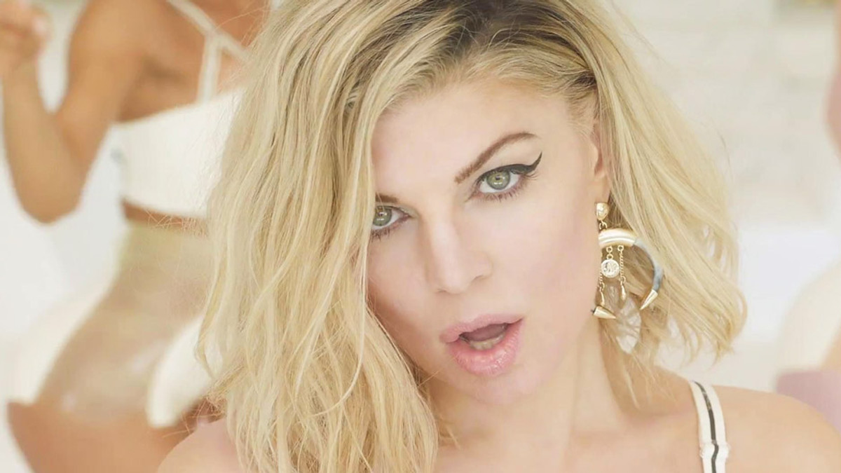 Fergie представила еротичний кліп з Кім Кардашян - фото 1
