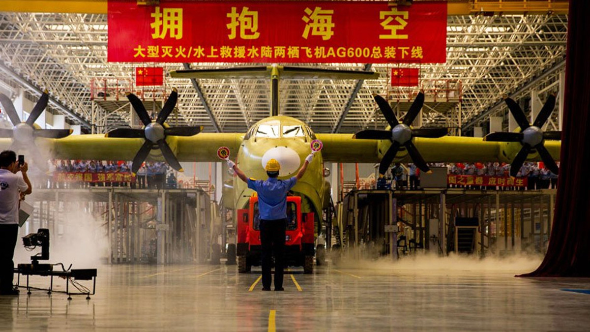 У Китаї показали найбільший у світі літак-амфібію - фото 1