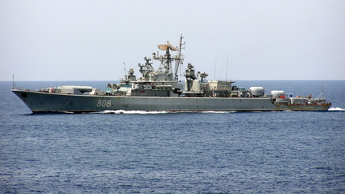Поблизу України виявили 2 кораблі Чорноморського флоту РФ - фото 1