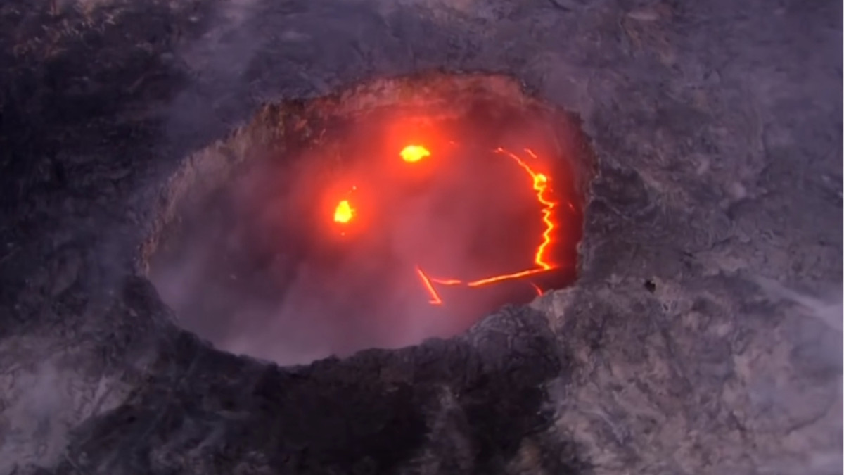 Один з найактивніших вулканів показав свою усмішку - фото 1