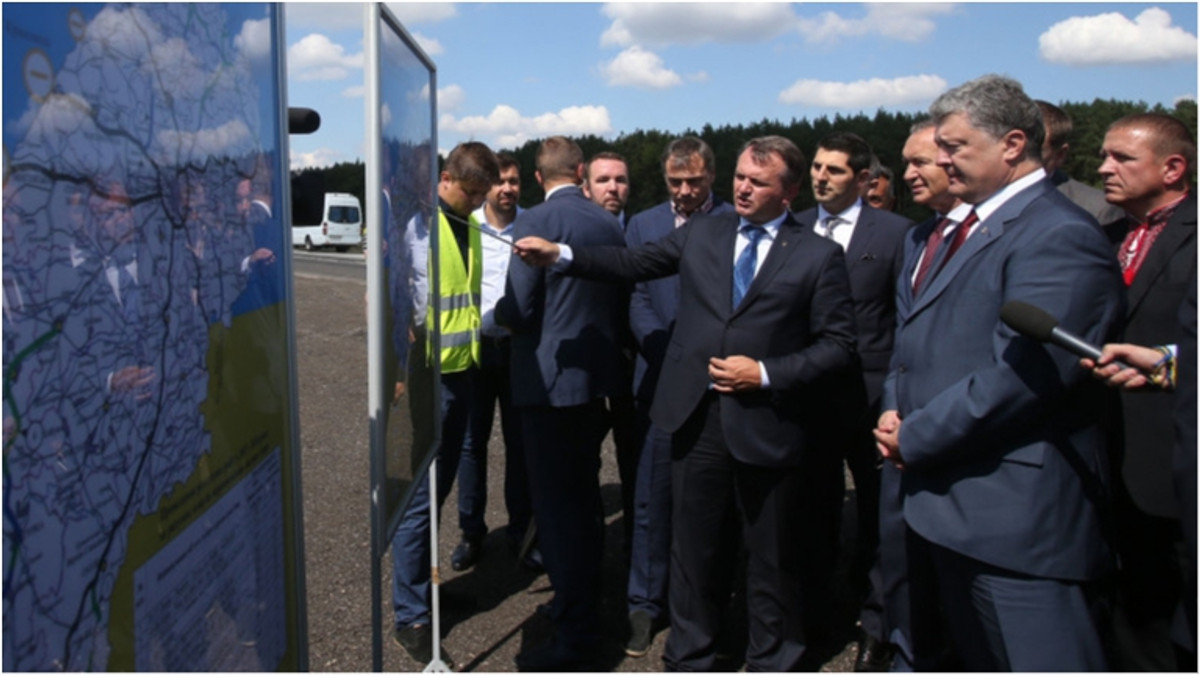 Президент оглянув ремонт автодороги на Львівщині - фото 1