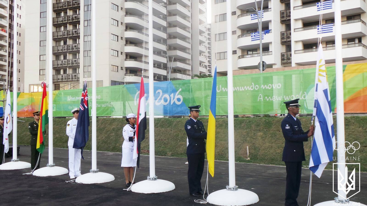 В Олімпійському селищі Ріо замайорів український прапор - фото 1