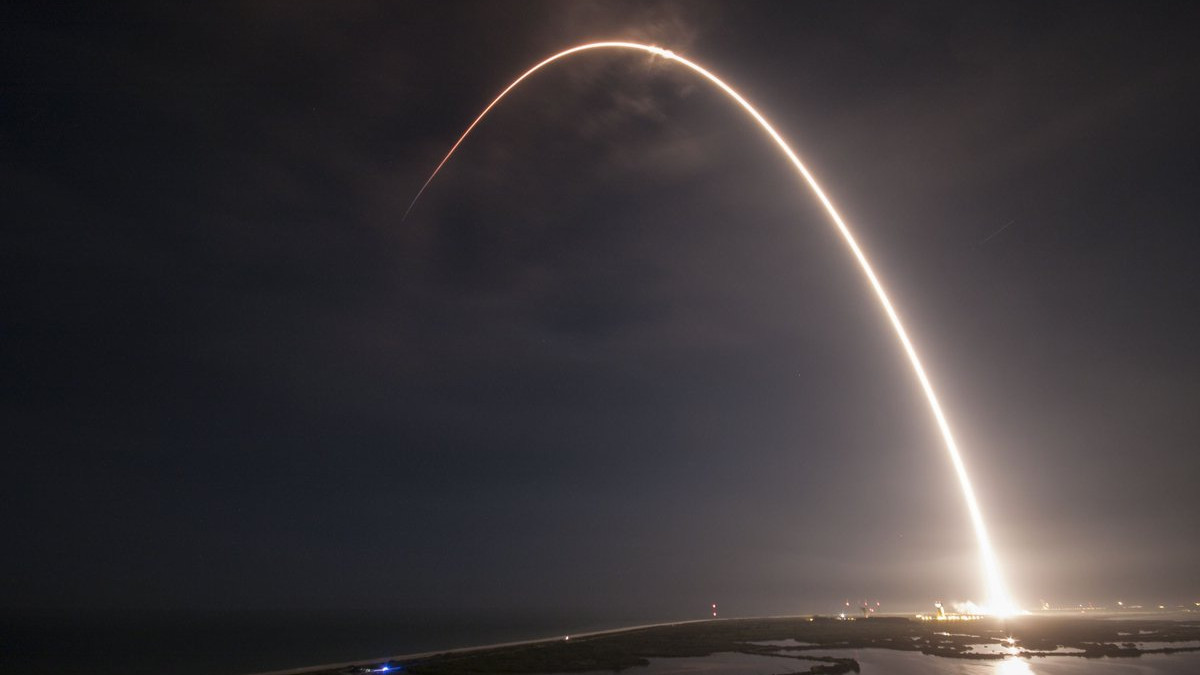 Ракета Falcon 9 із супутником зв'язку стартувала з мису Канаверал - фото 1