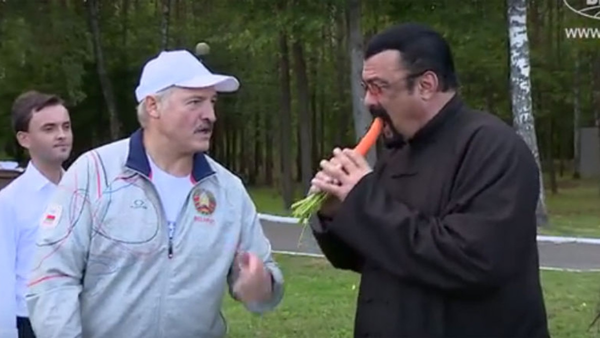 Лукашенко нагодував морквою голлівудського актора - фото 1