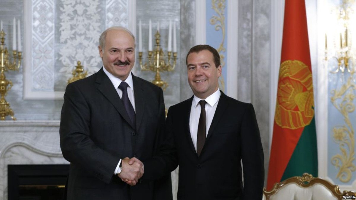 Лукашенко розповів, як Медведєв допоміг йому схуднути - фото 1