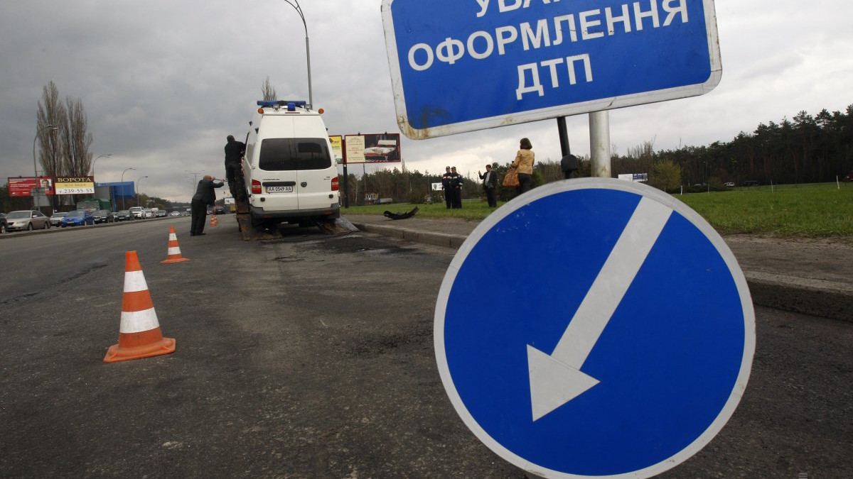 Двоє школярів потрапили під колеса автомобіля на Київщині - фото 1