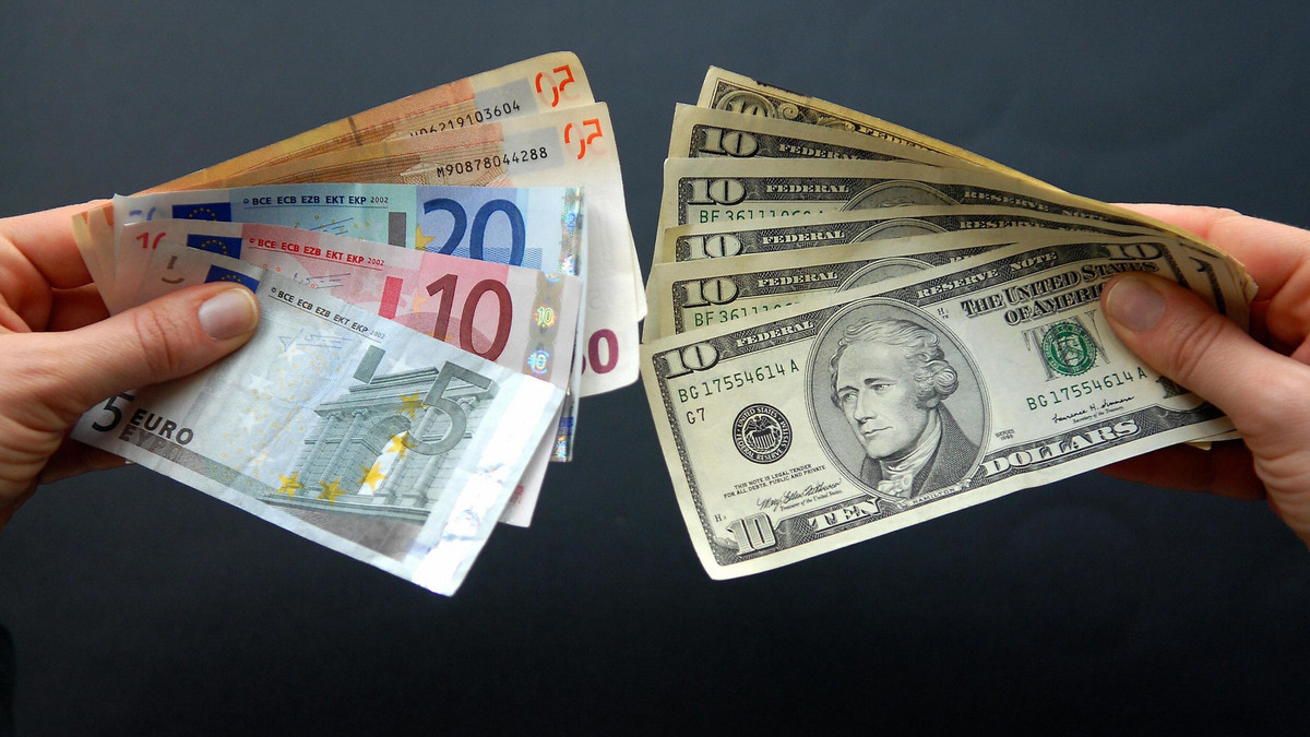Долар і євро подешевшали - фото 1