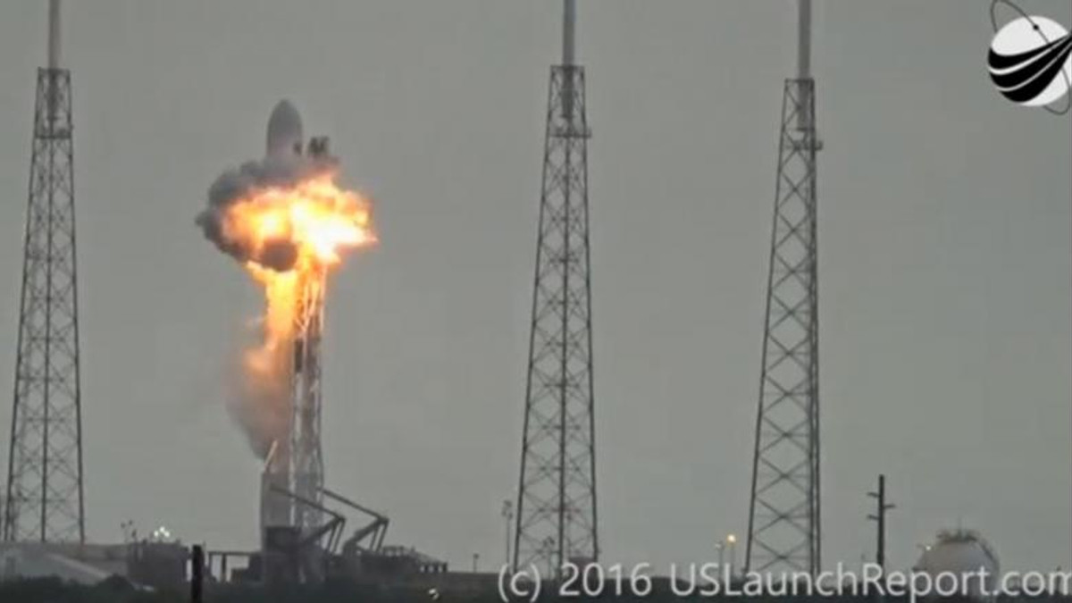 Ракета Falcon 9 вибухнула під час старту з мису Канаверал - фото 1